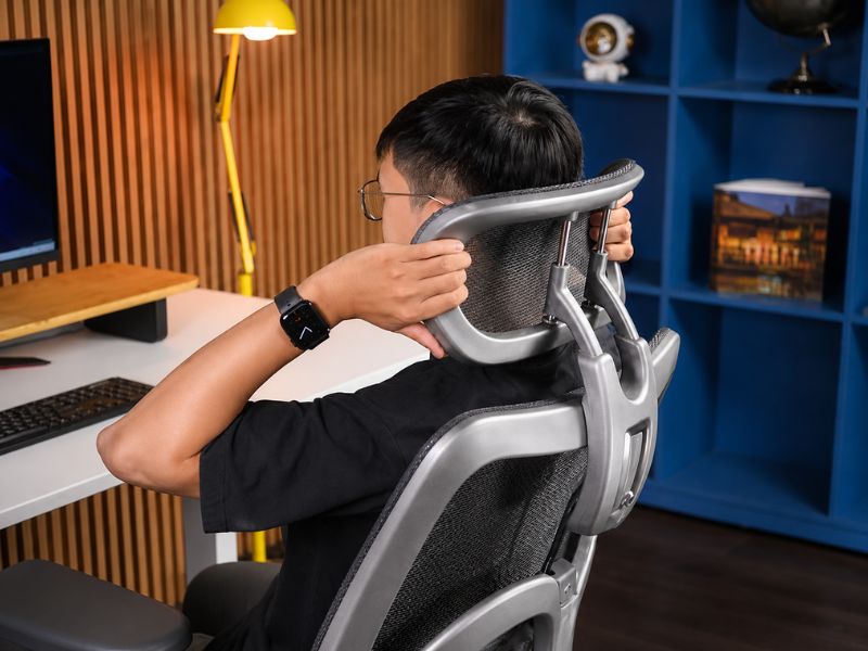 Tác dụng của tựa đầu trên ghế công thái học